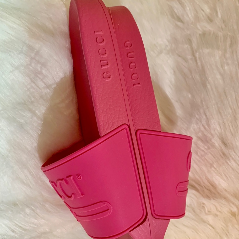 SOLD Gucci Rubber Pink Logo Slides - Picture 5 of 10